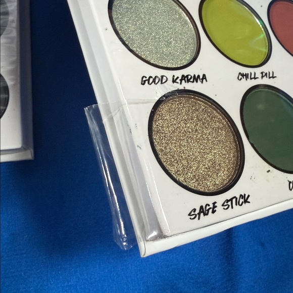 BH Cosmetics 2 eyeshadow pallets-18 colors-“F*ck Off” and “Let That Sh*t Go” - Picture 5 of 8